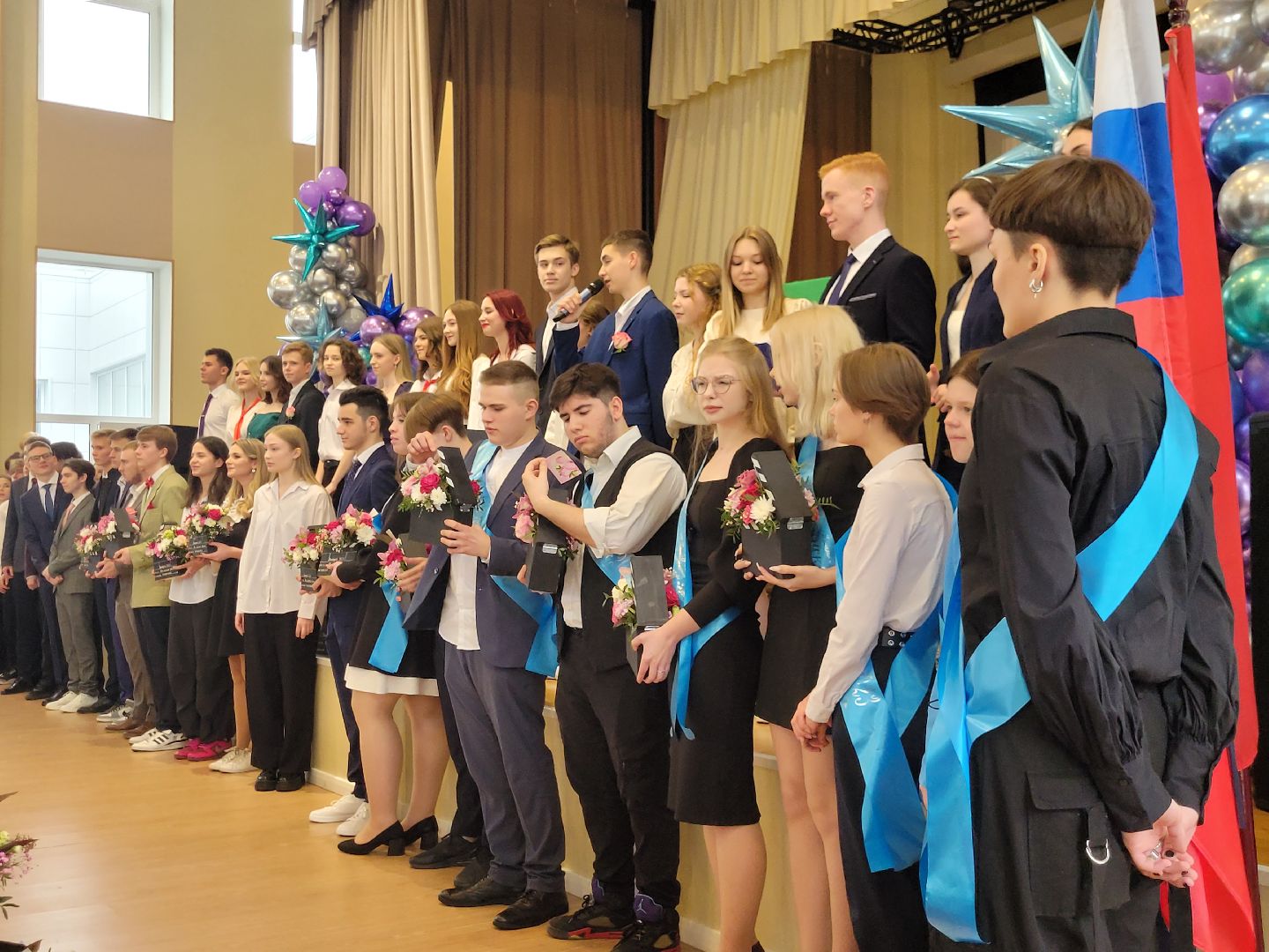 последний звонок; видное; гимназия; ученики