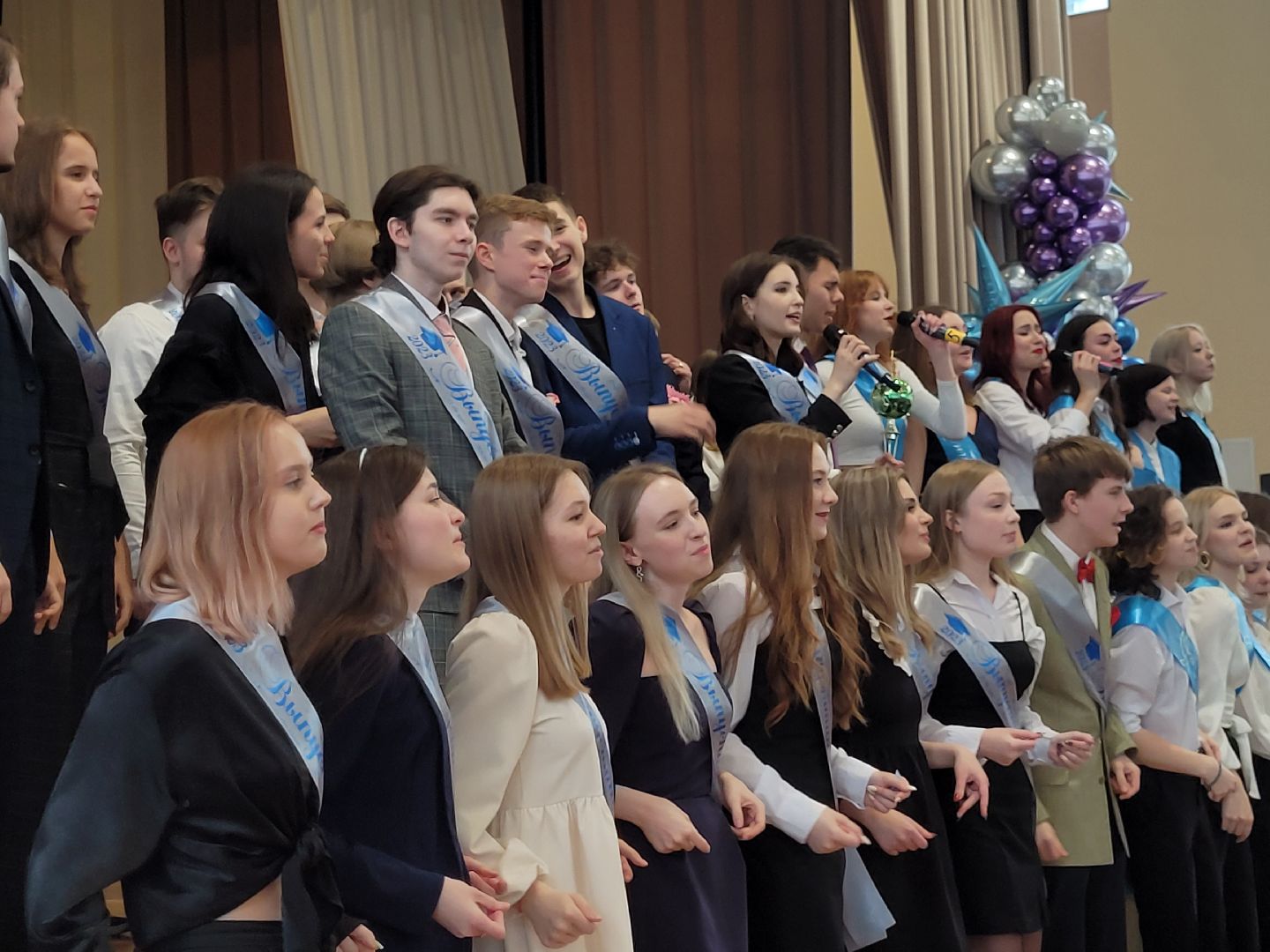 последний звонок; видное; гимназия; ученики