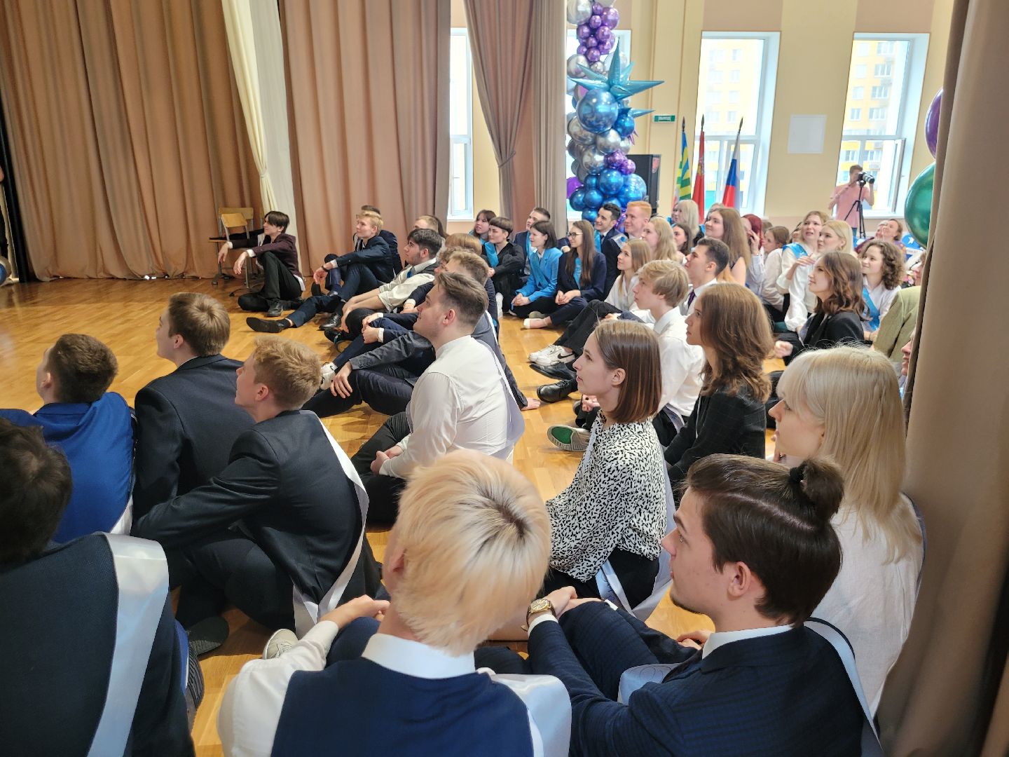 последний звонок; видное; гимназия; ученики