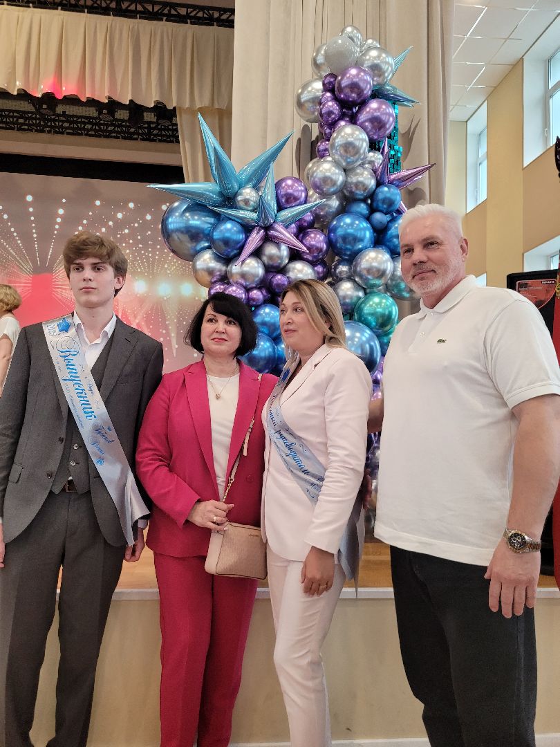 последний звонок; видное; гимназия; ученики