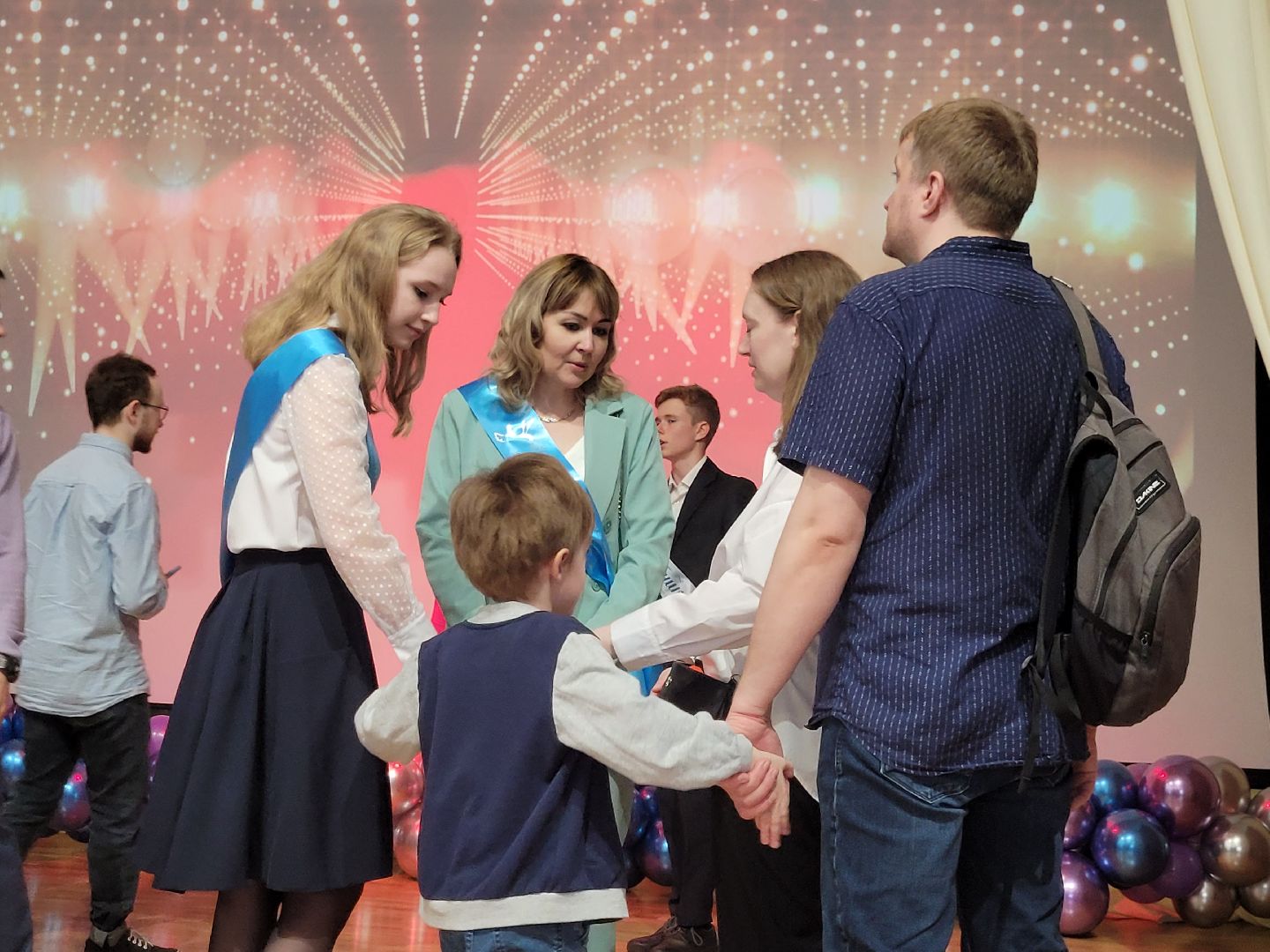 последний звонок; видное; гимназия; ученики