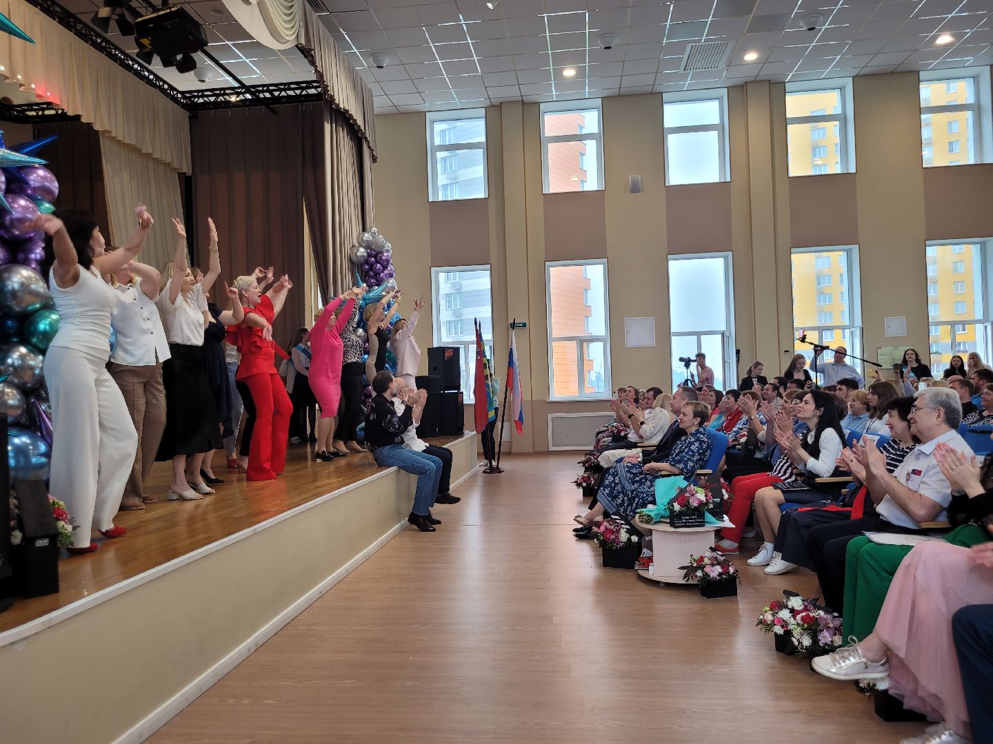 последний звонок; видное; гимназия; ученики