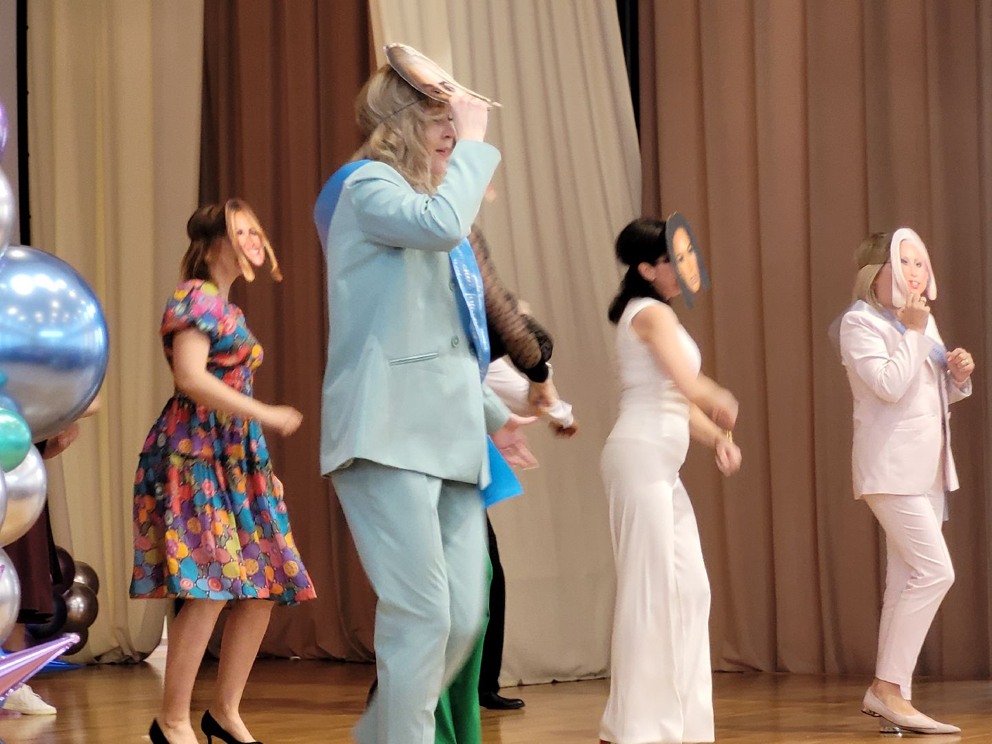 последний звонок; видное; гимназия; ученики