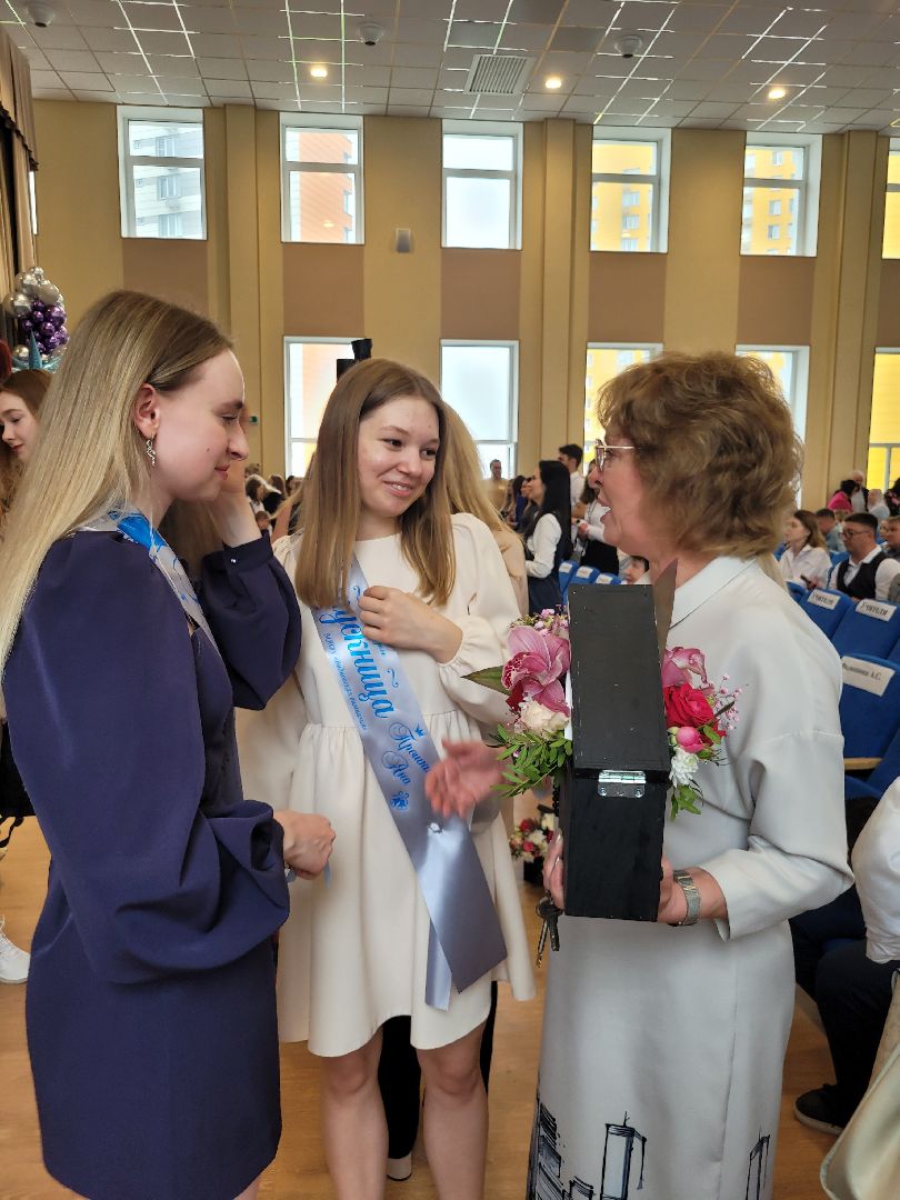 последний звонок; видное; гимназия; ученики