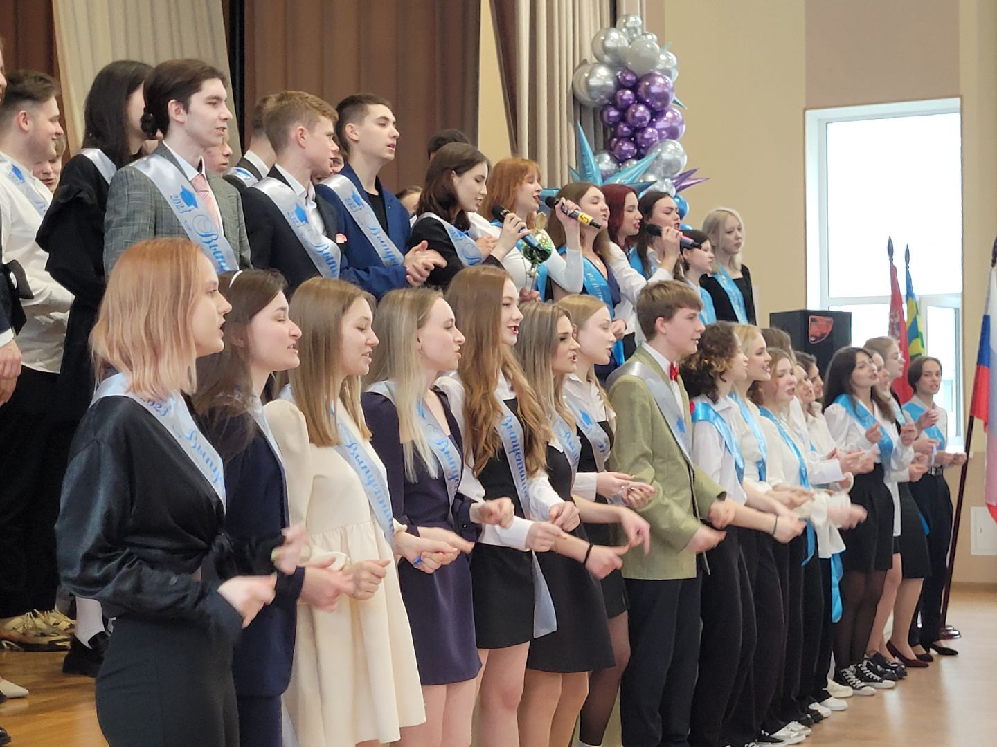 последний звонок; видное; гимназия; ученики