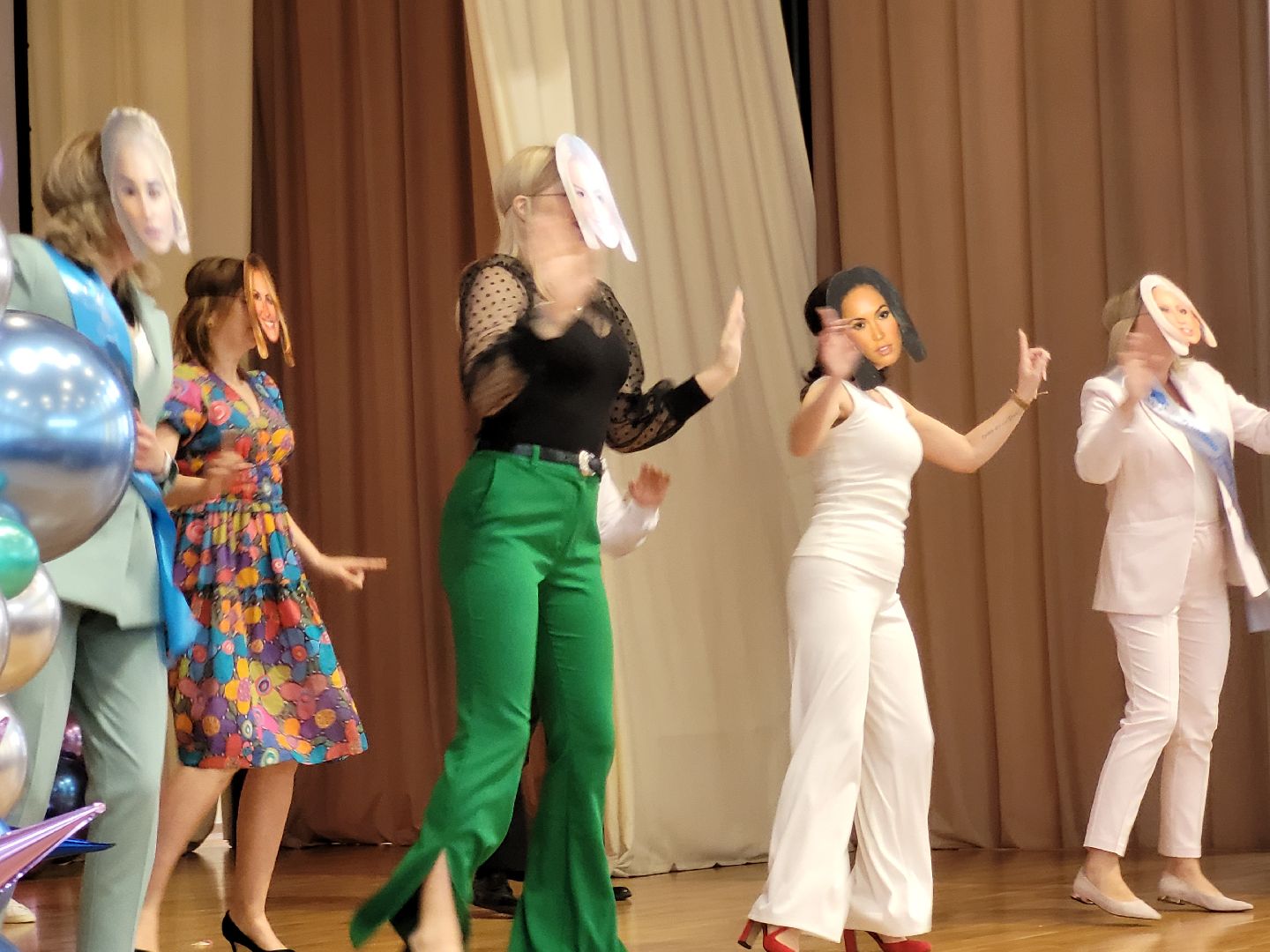 последний звонок; видное; гимназия; ученики