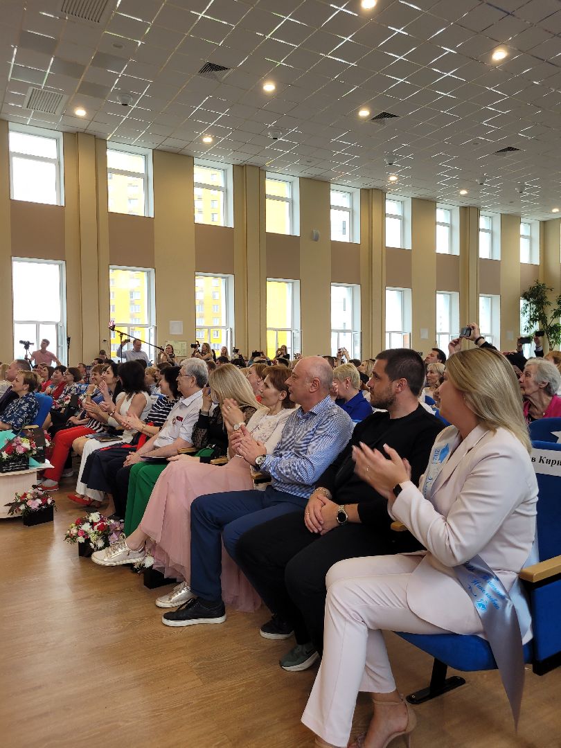 последний звонок; видное; гимназия; ученики