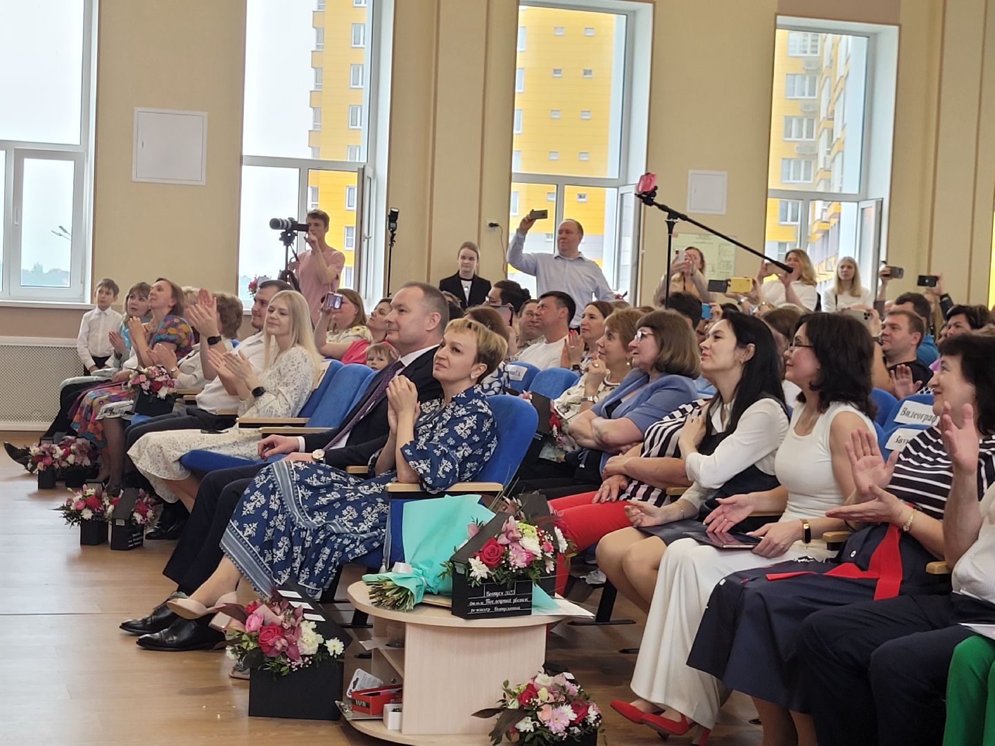 последний звонок; видное; гимназия; ученики