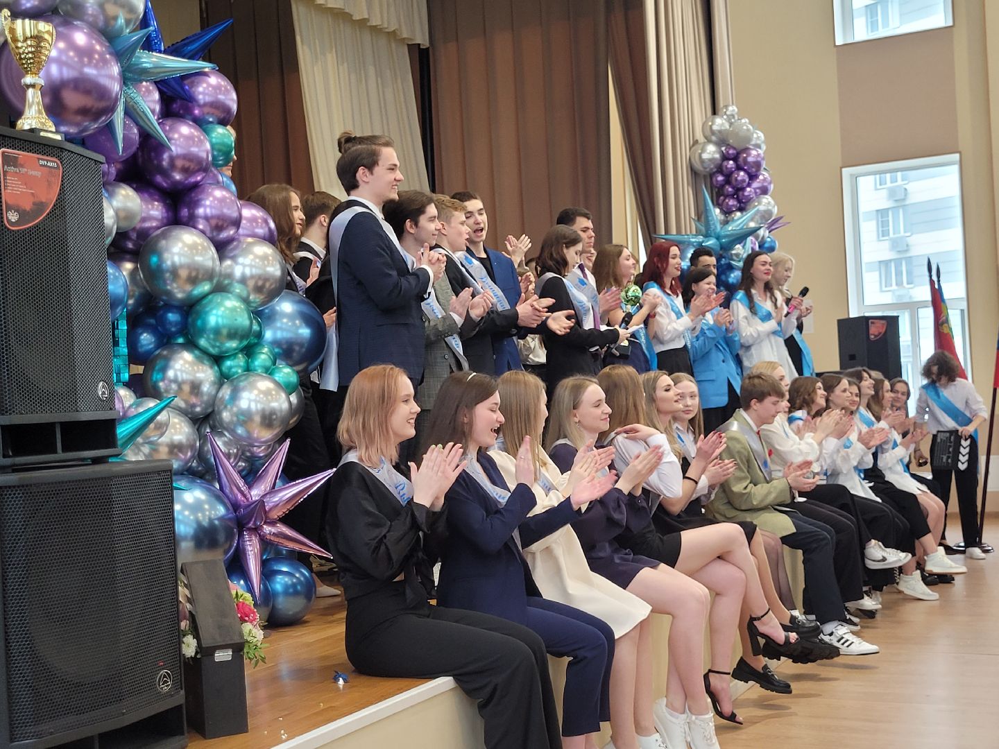 последний звонок; видное; гимназия; ученики