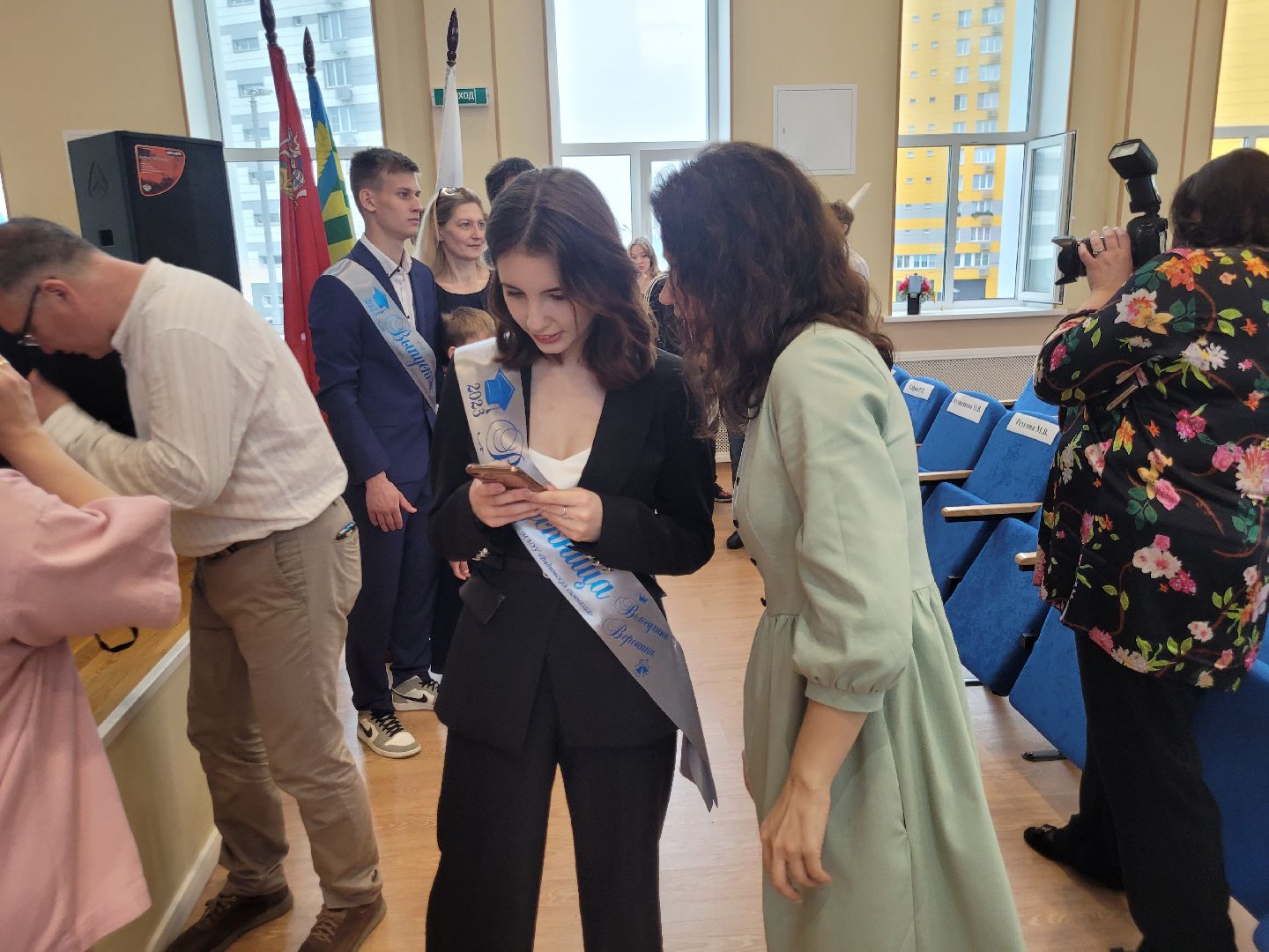 последний звонок; видное; гимназия; ученики