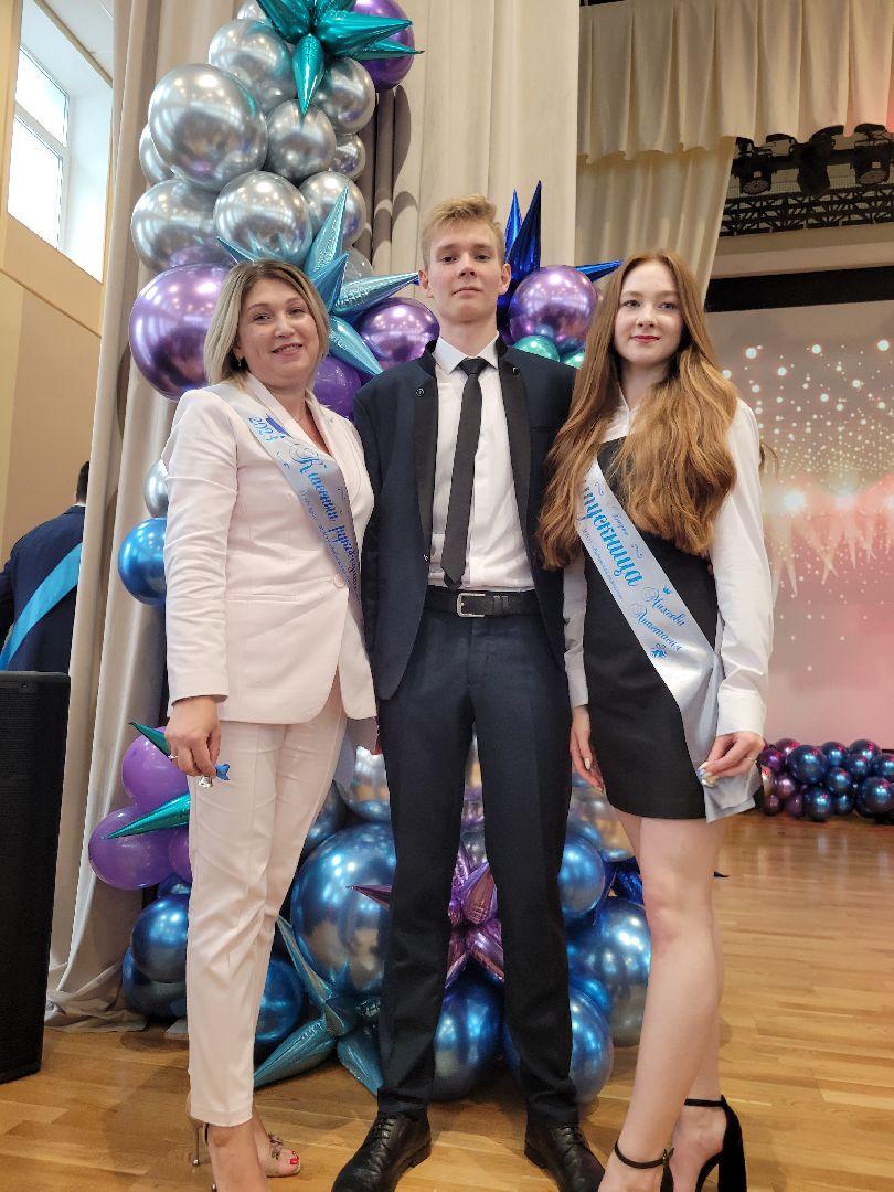 последний звонок; видное; гимназия; ученики