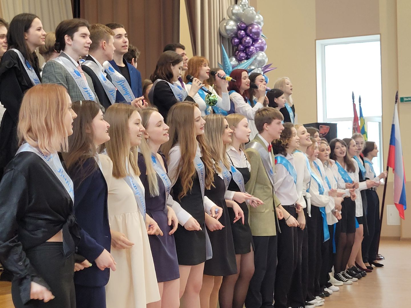 последний звонок; видное; гимназия; ученики