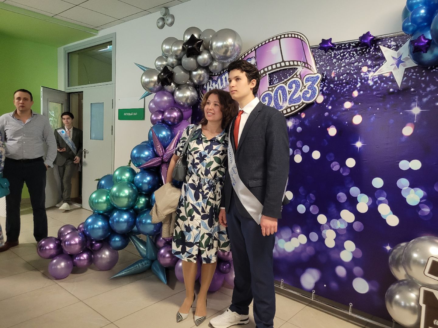 последний звонок; видное; гимназия; ученики