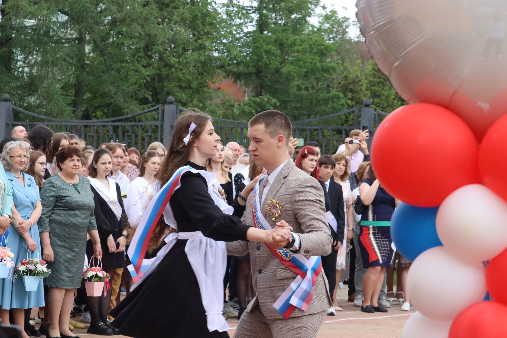 Серебряные Пруды, последний звонок, СОШ Чуйкова