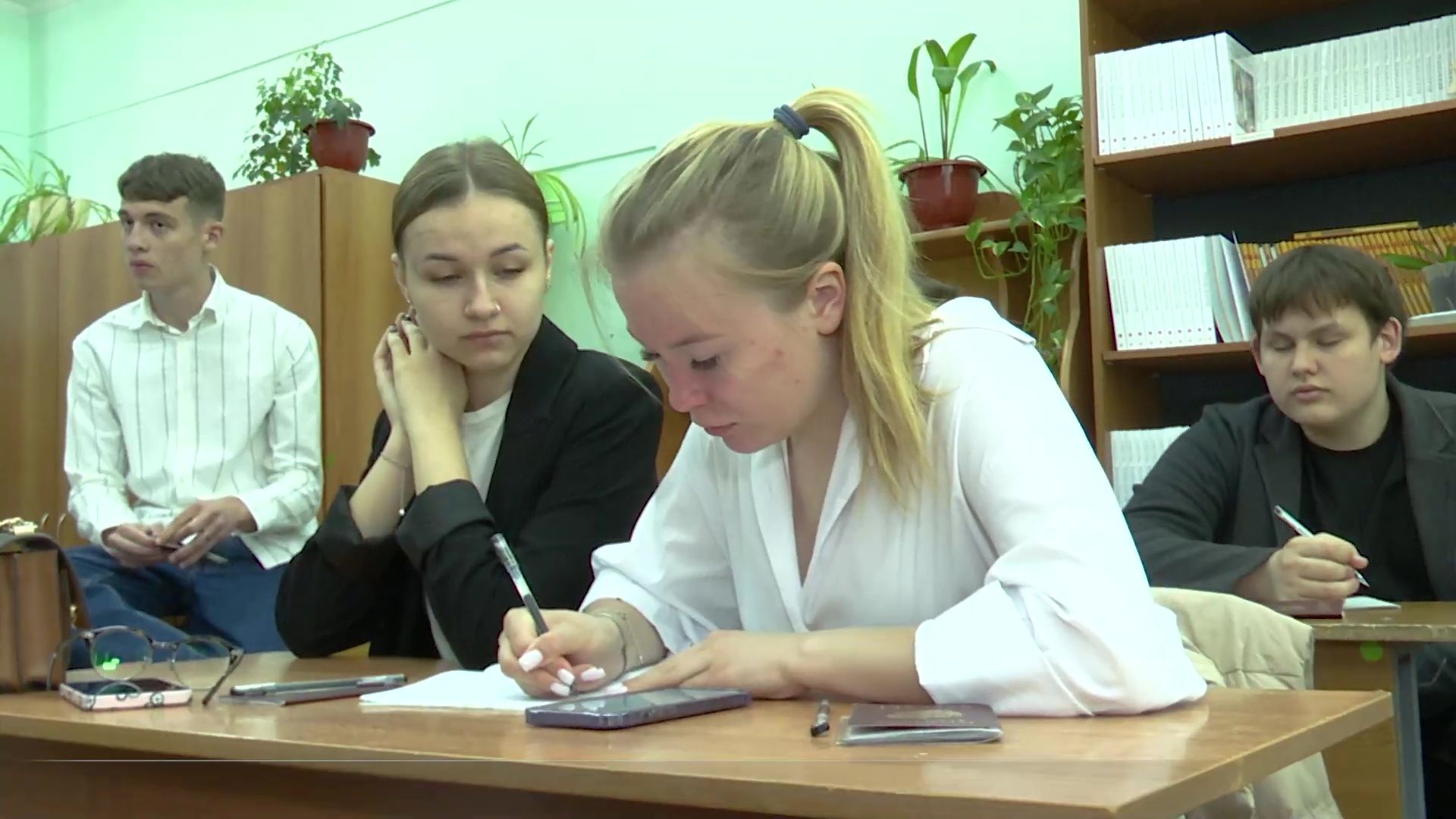 одиннадцатиклассники