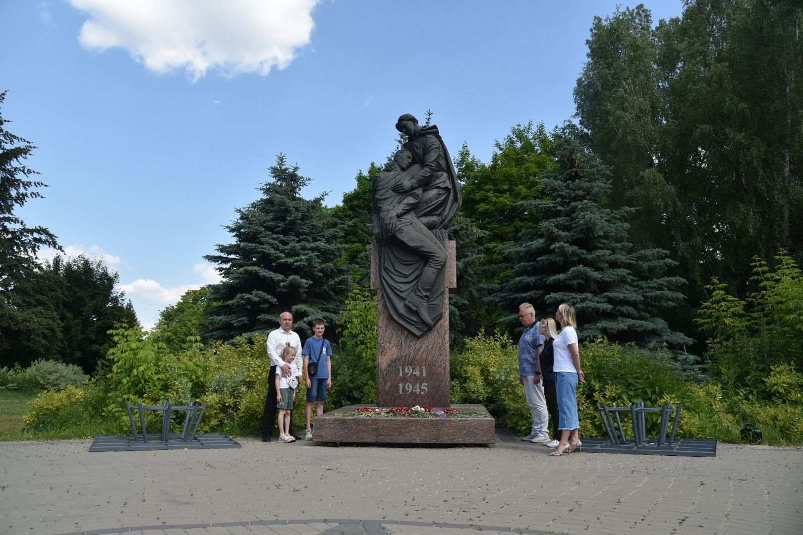 Памятник
