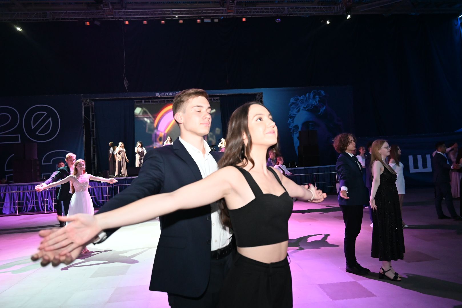 выпускники