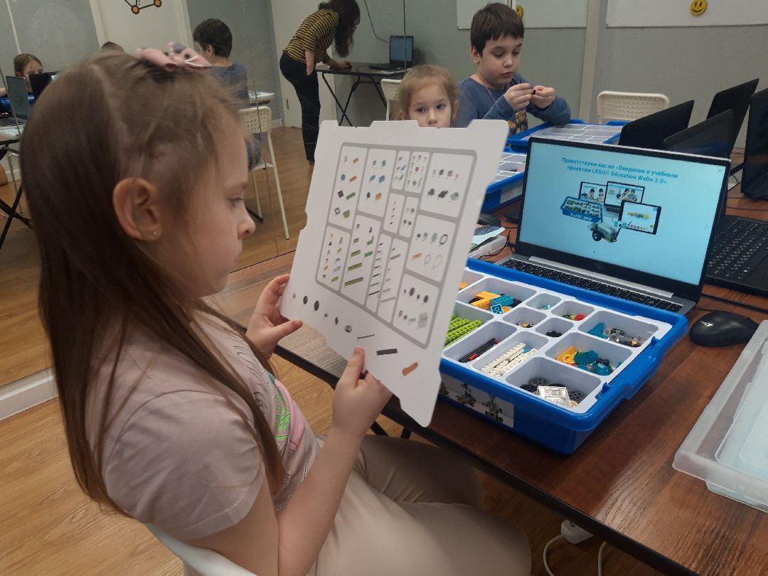 помощь людям