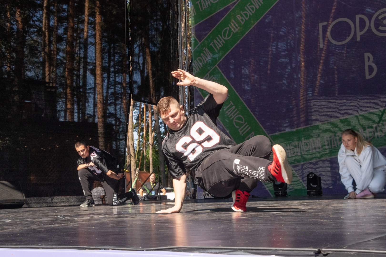 Город танцует в парках