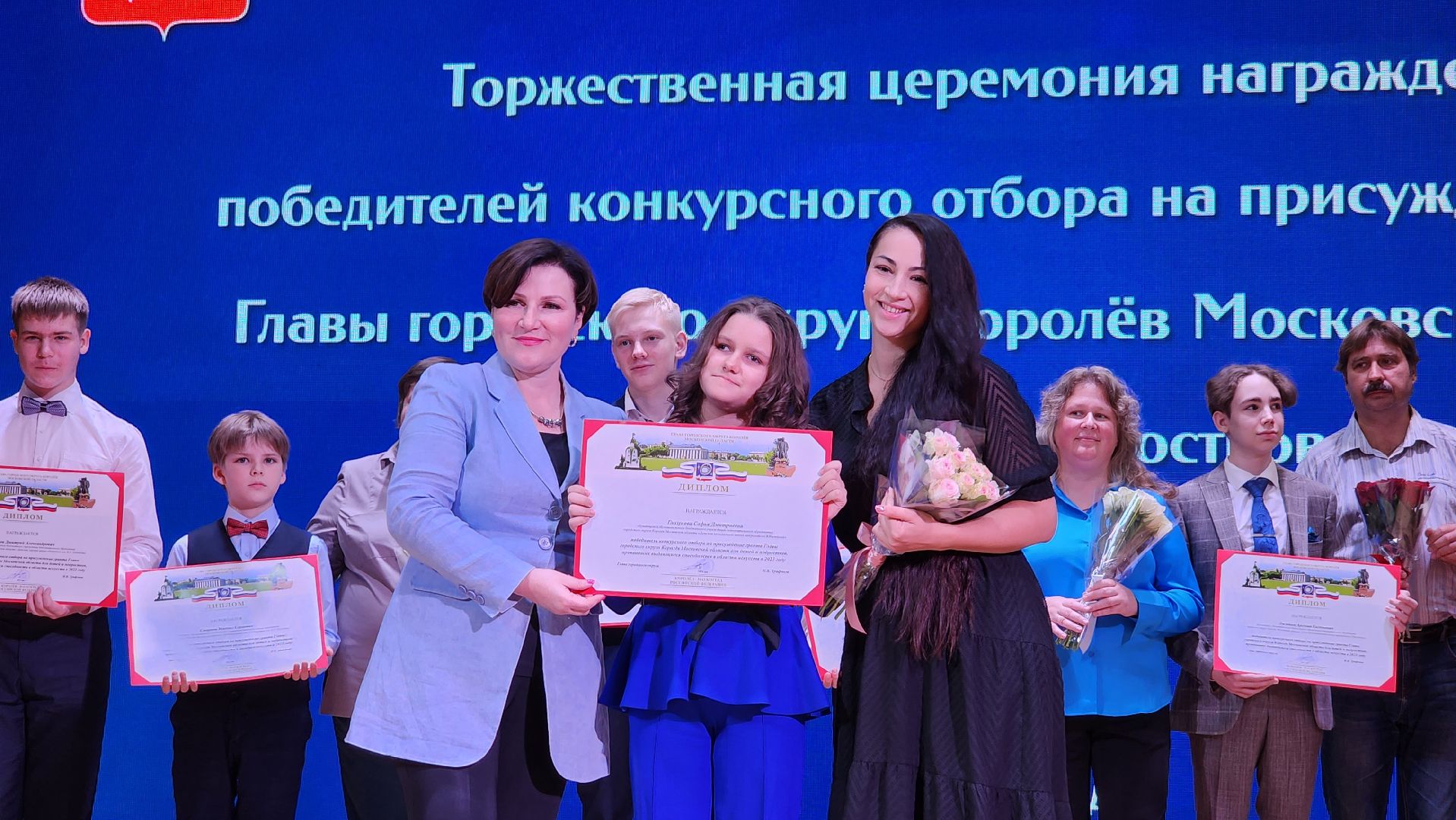 Школьники