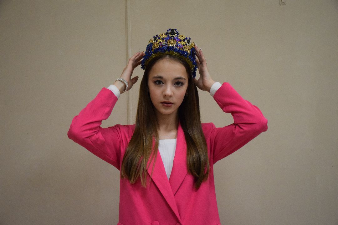 модель