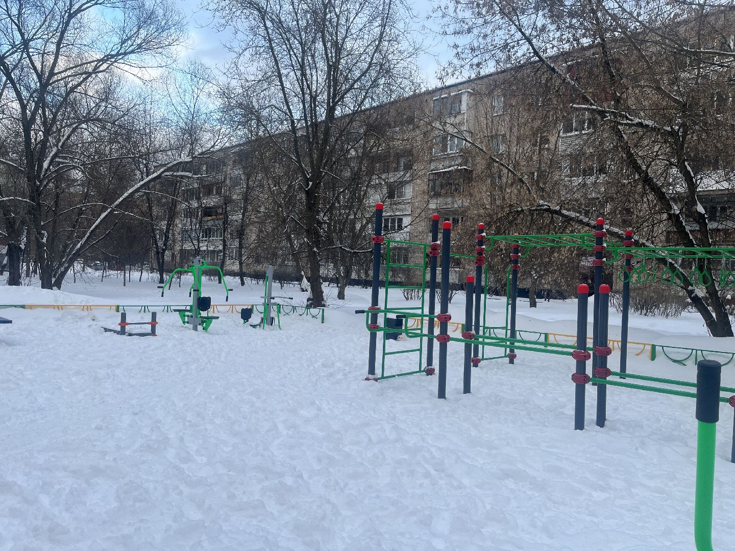 спортивная площадка