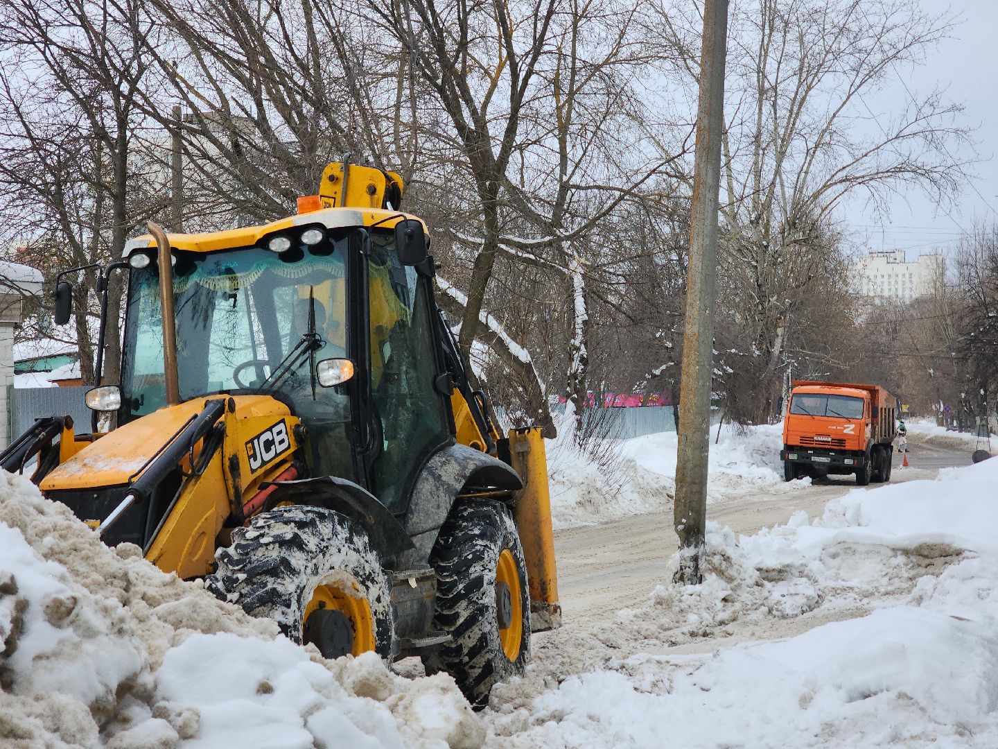 Снег и наледь