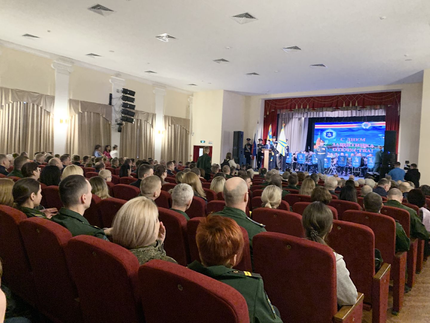 Град