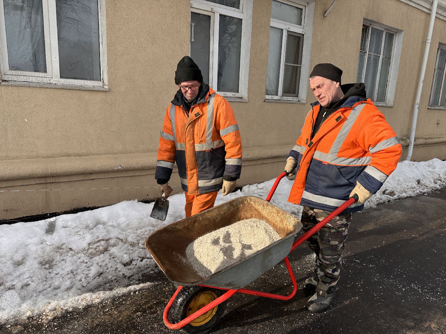 Уборка снега