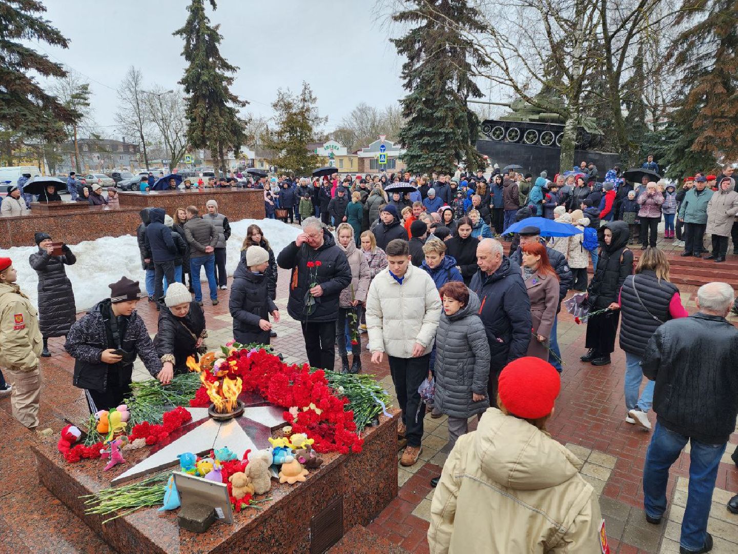 возложение цветов