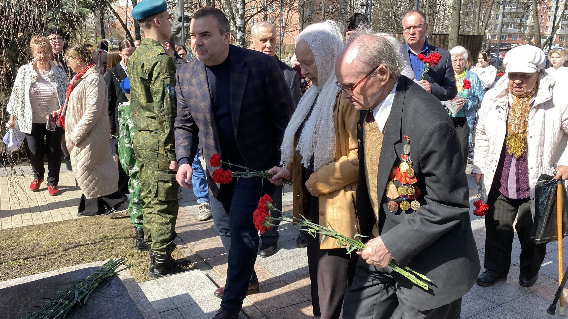 возложение цветов