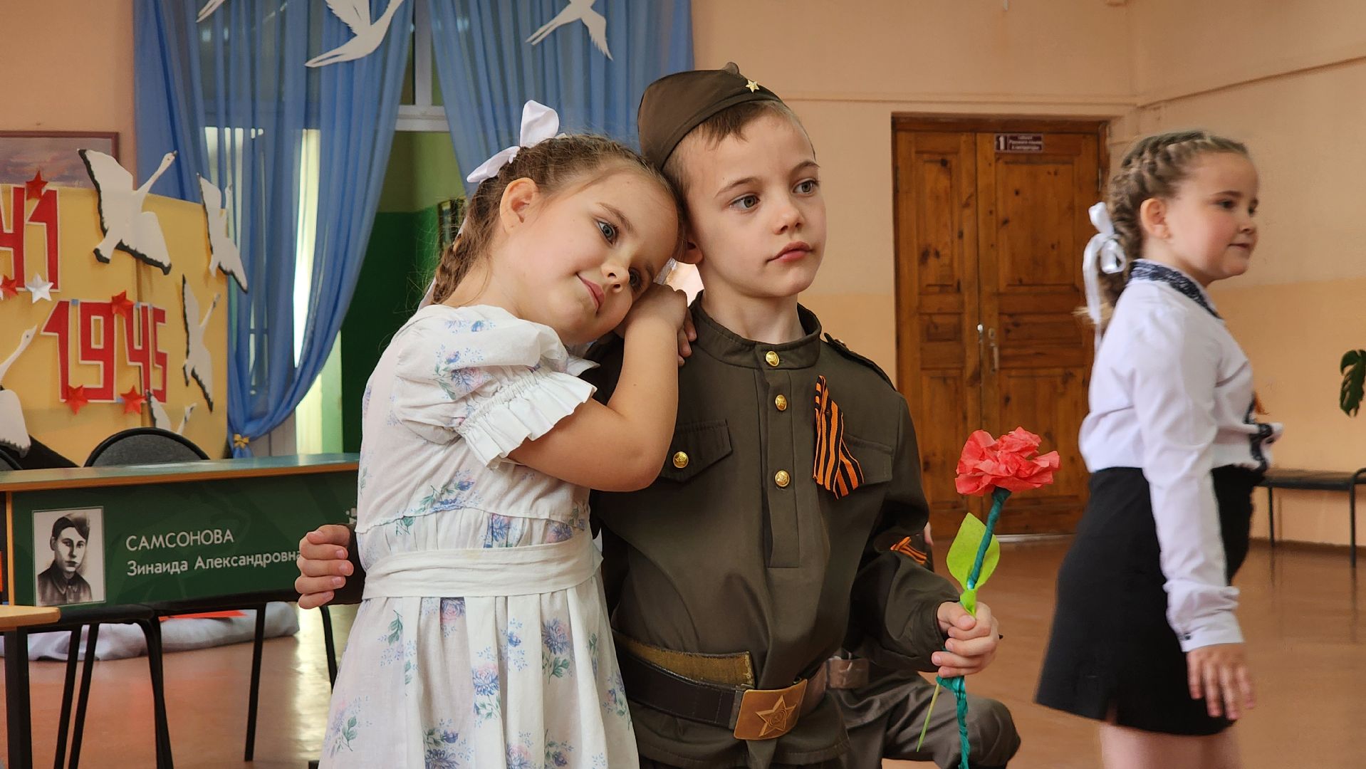 Парта героя