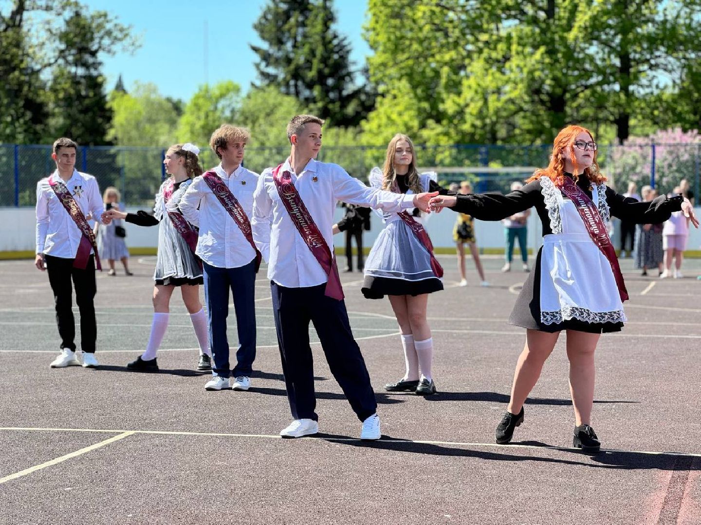 выпускники