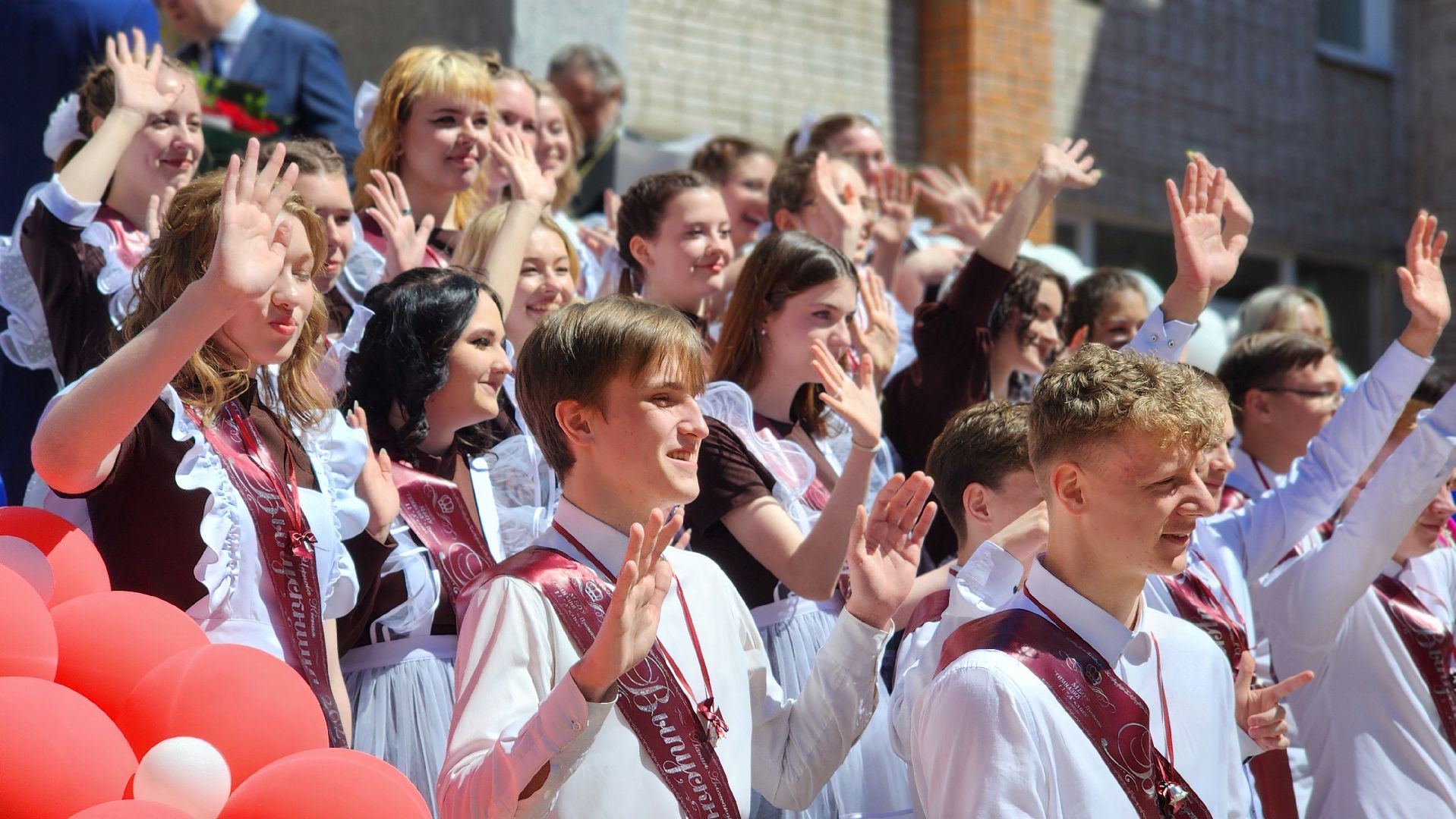 выпускники