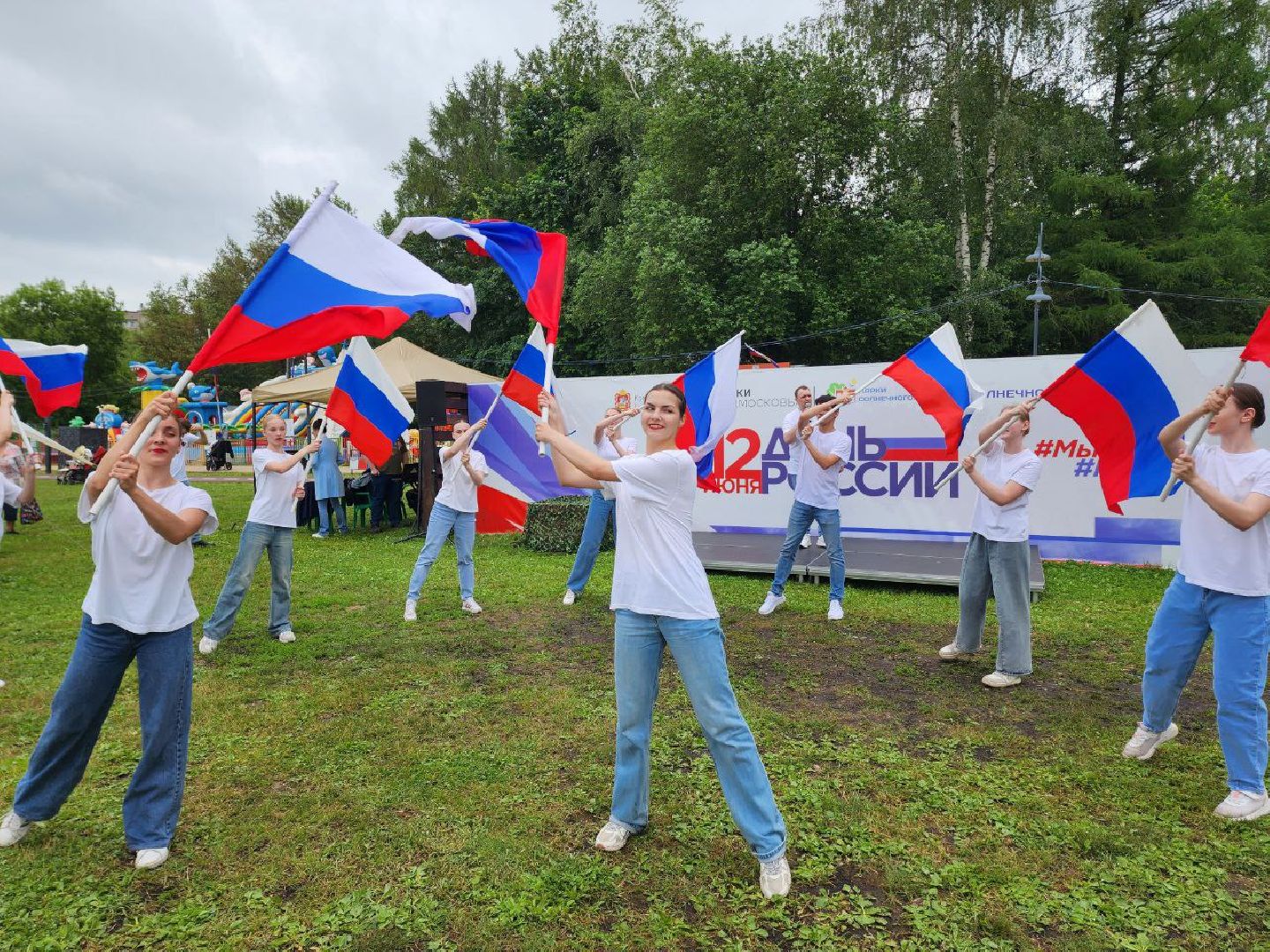 жител