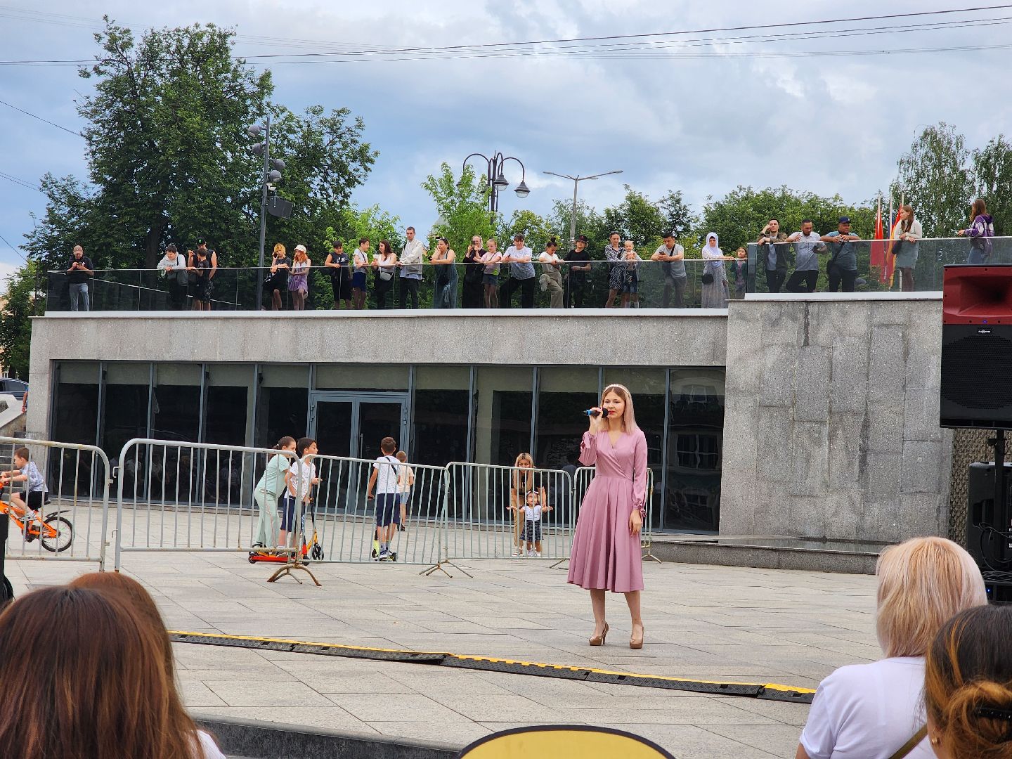 жител