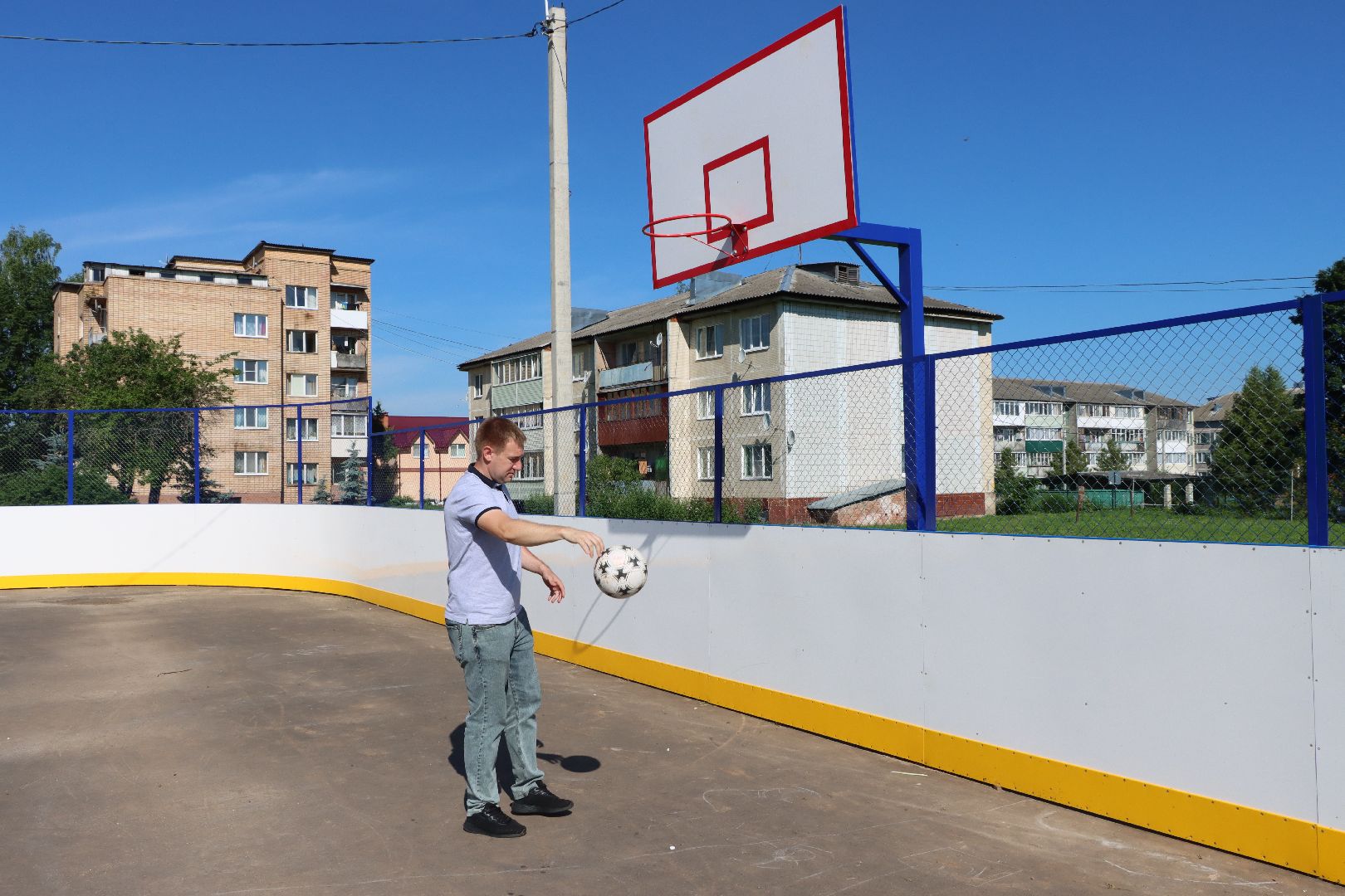 спортивная площадка