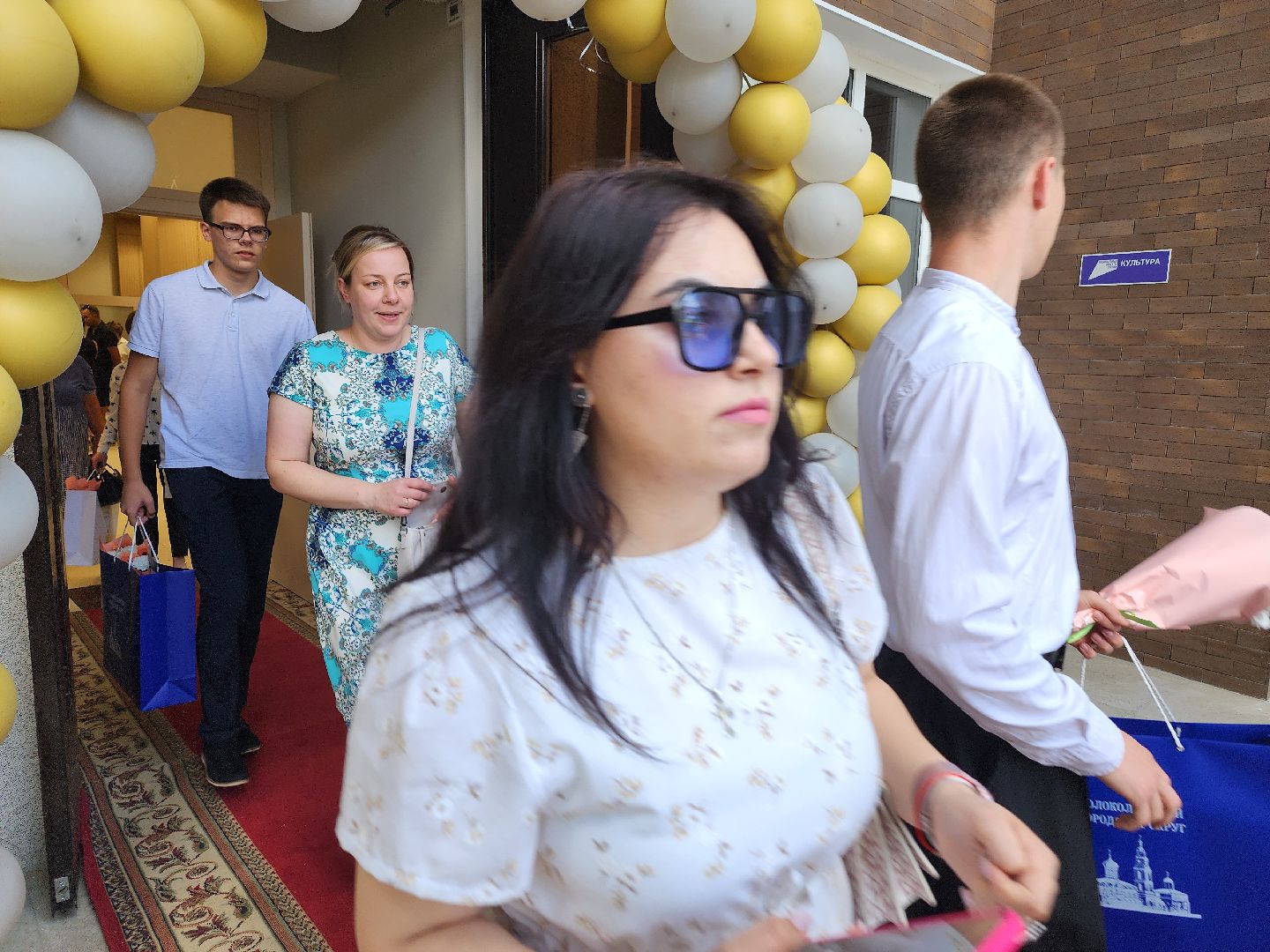 выпускники