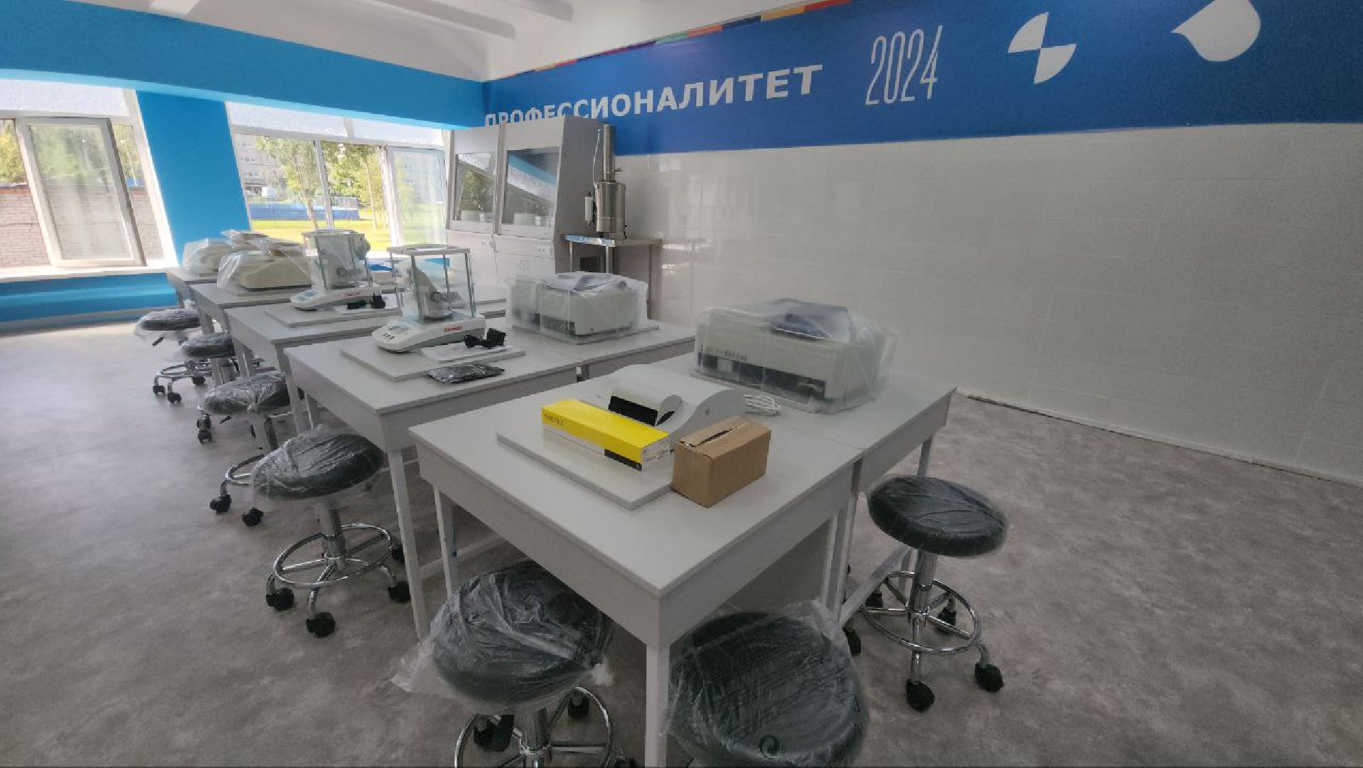специалисты