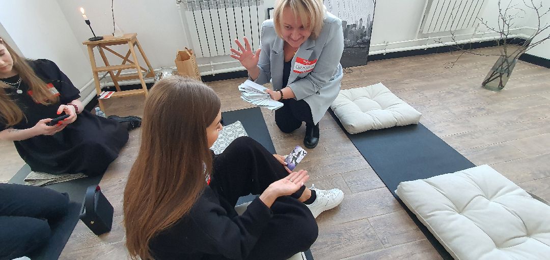 помощь людям