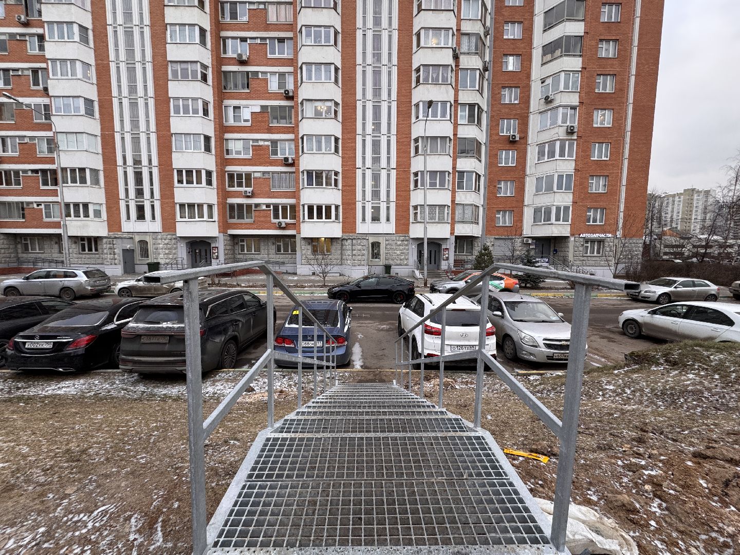 жител