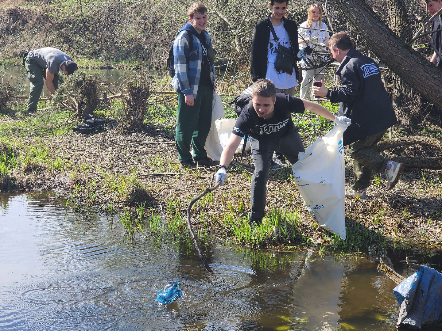 вода
