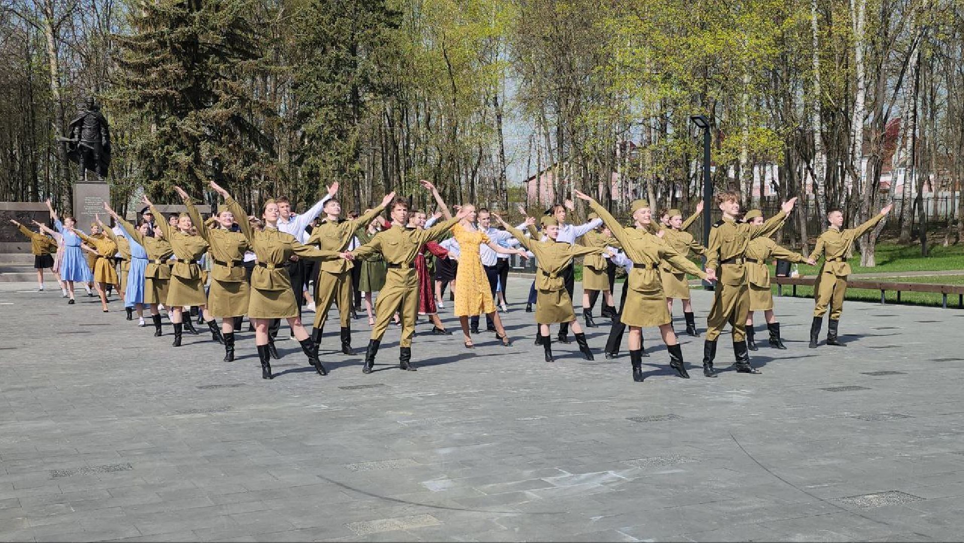 ухо