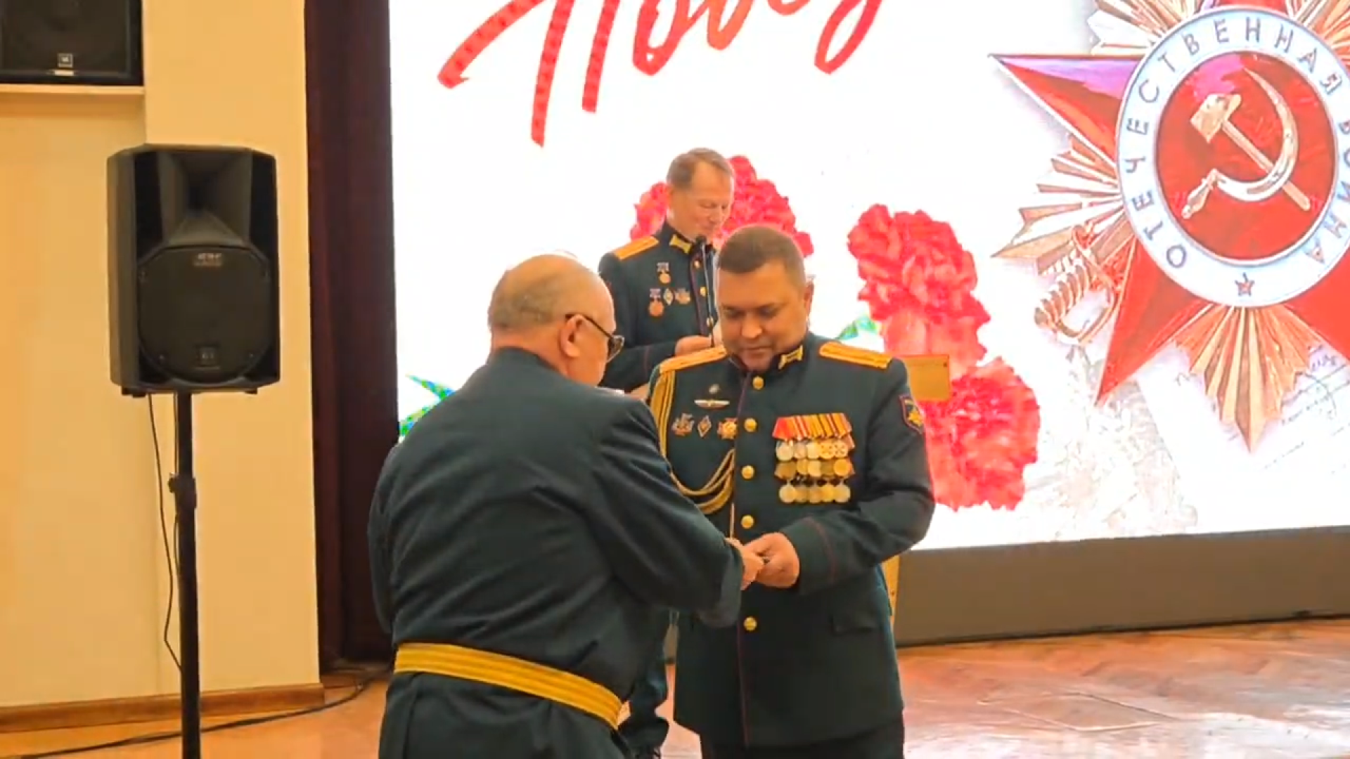 Врачи