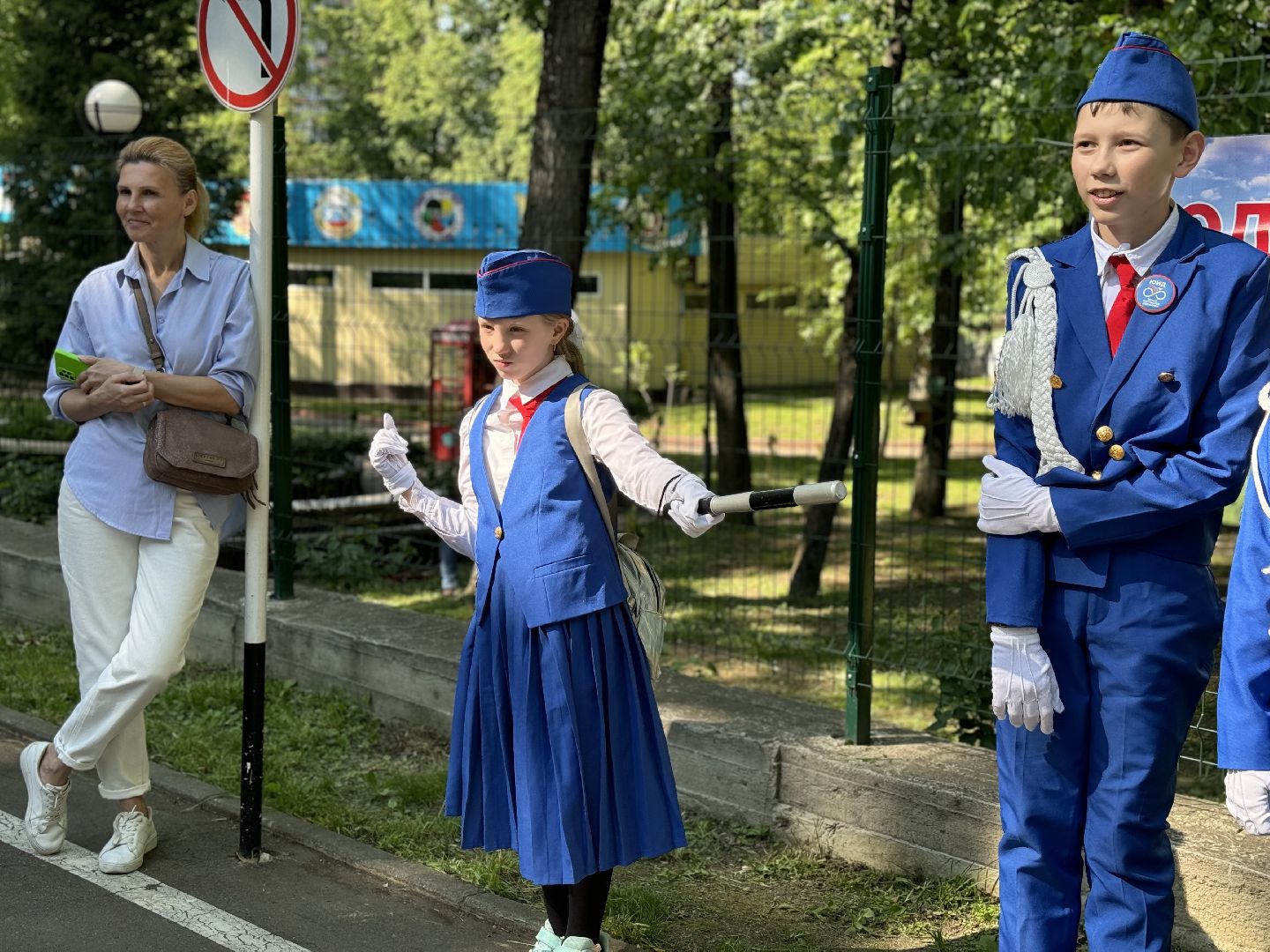 школьники