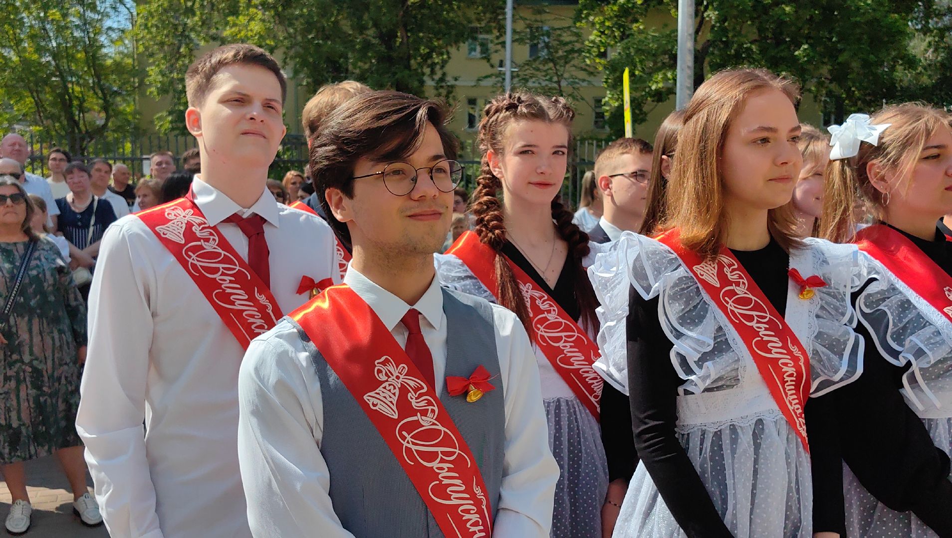 выпускники