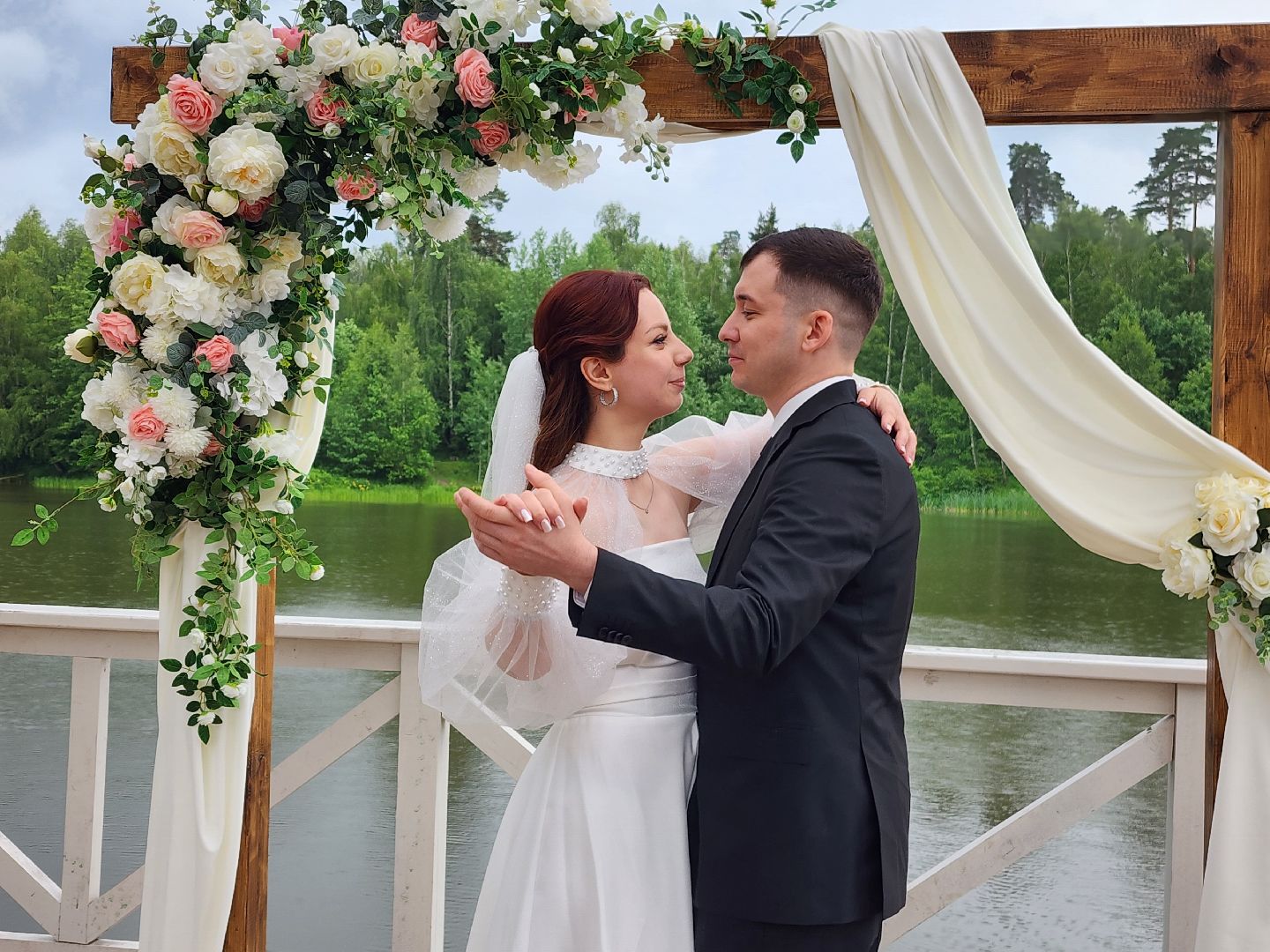 Молодожены