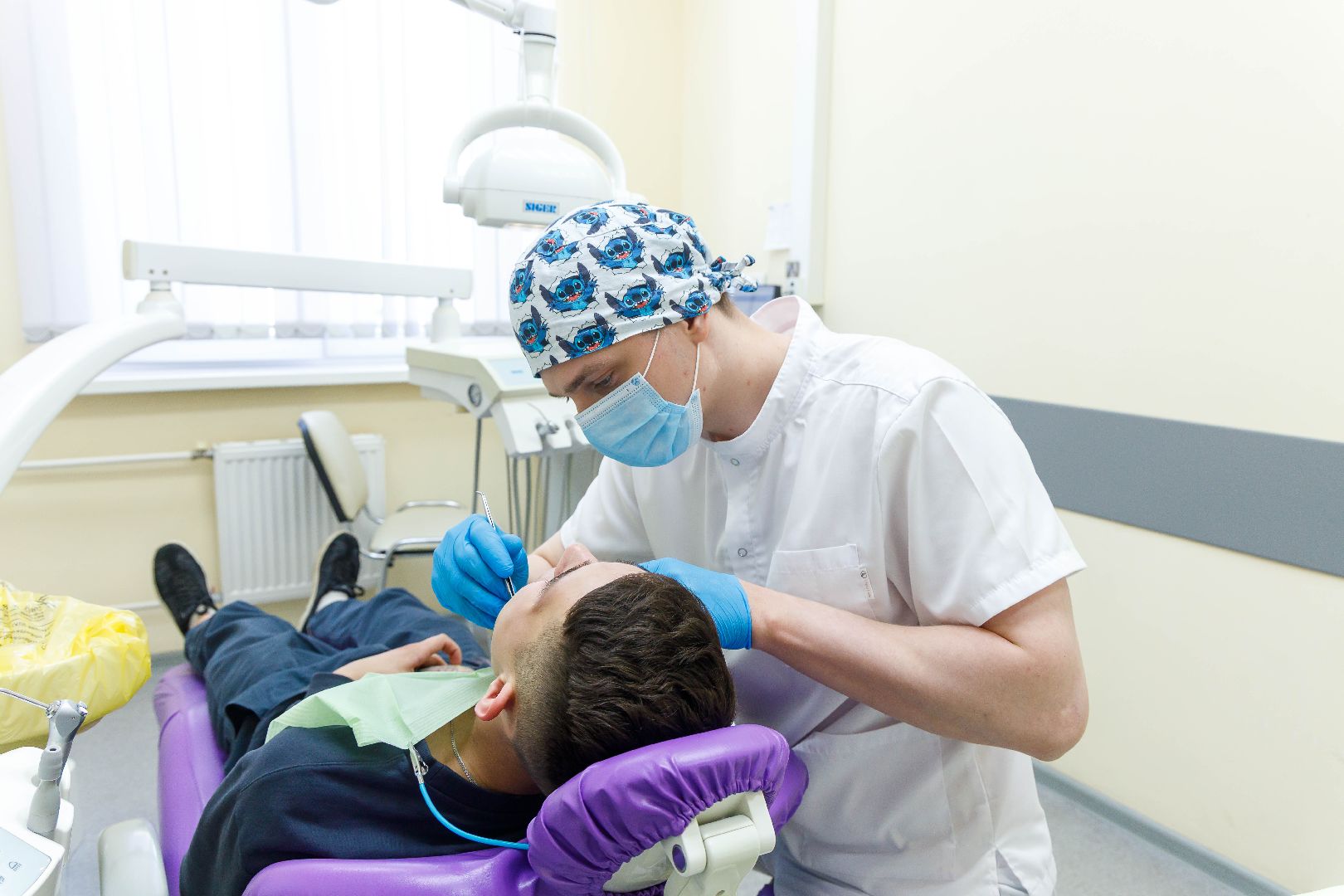 Стоматолог