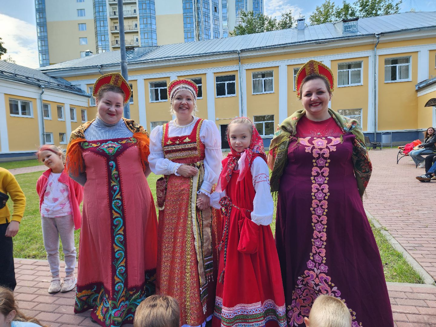 школьники