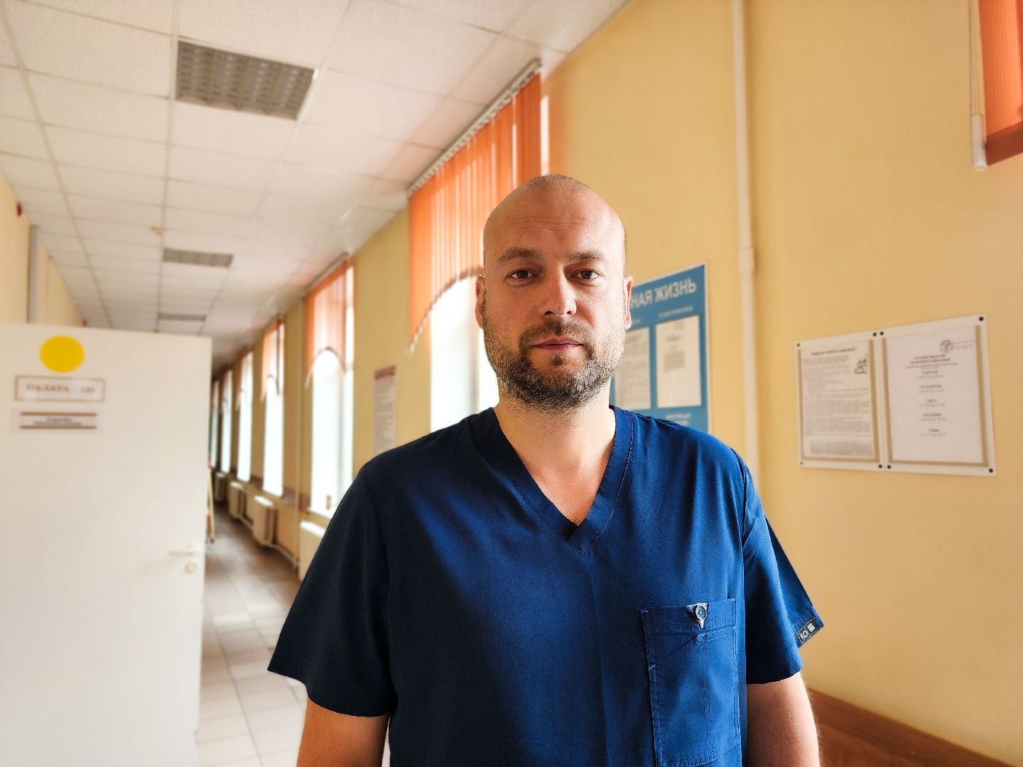 Врачи